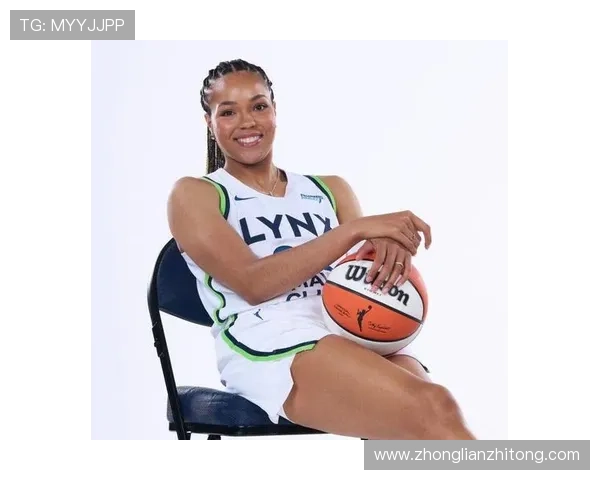 WNBA球星里斯携维密内衣展现完美身材引发时尚热潮